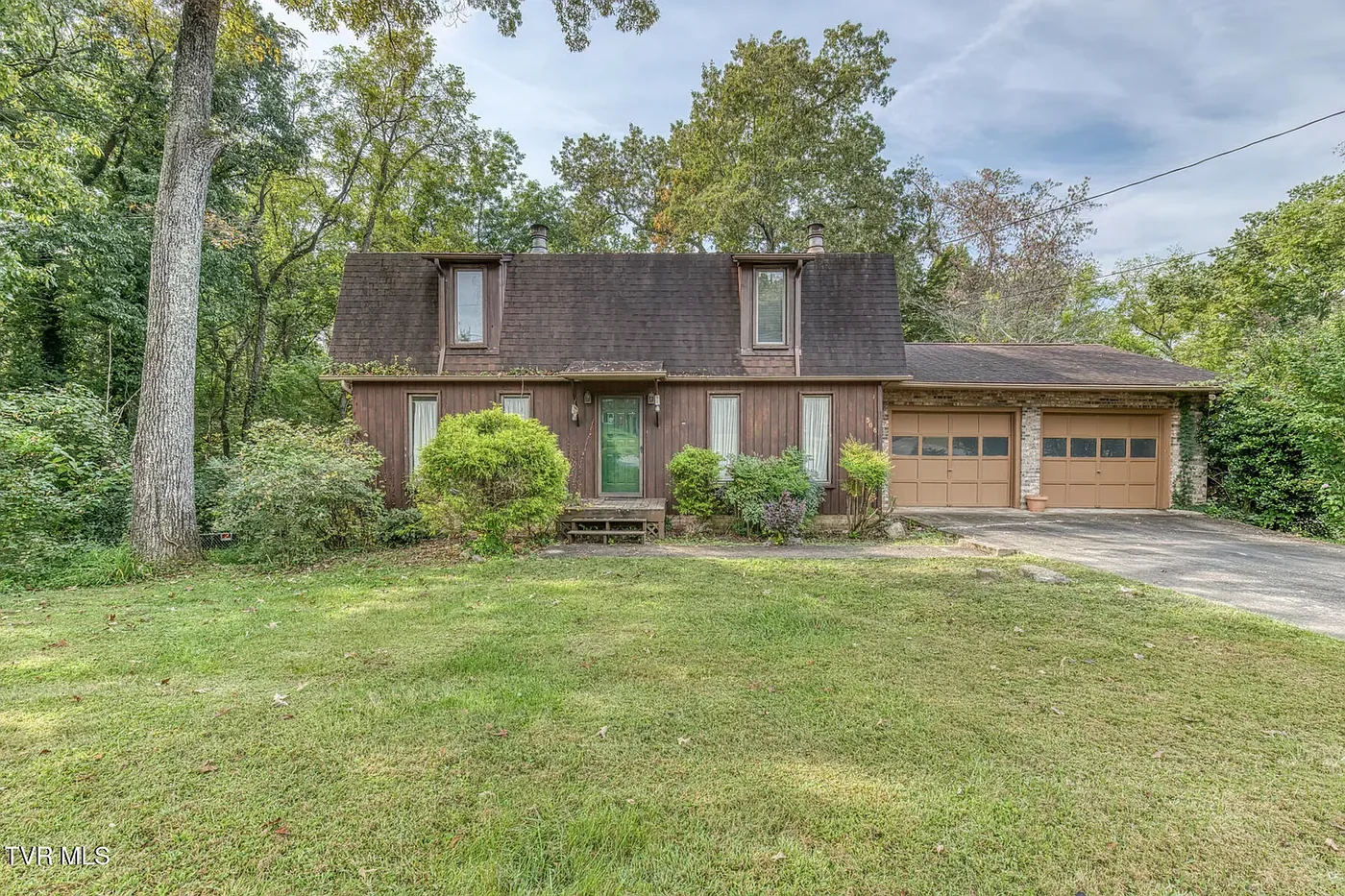 308 Castaway Drive before renovation