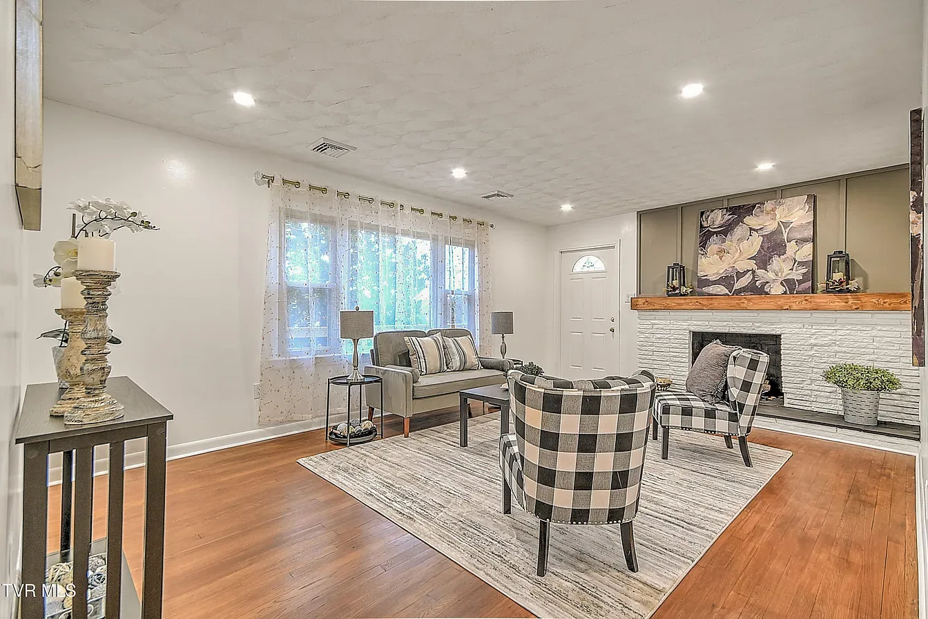 425 Seminole Drive after