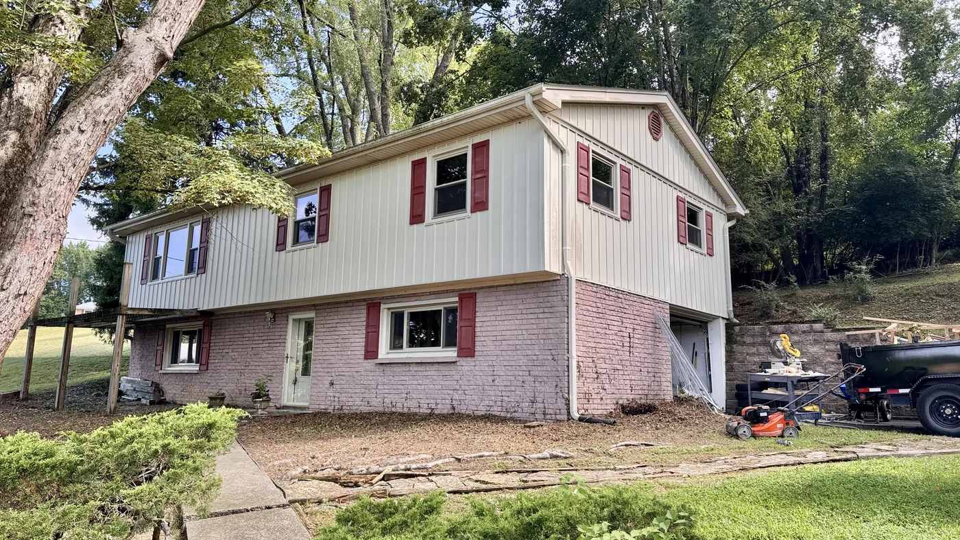 425 Seminole Drive before