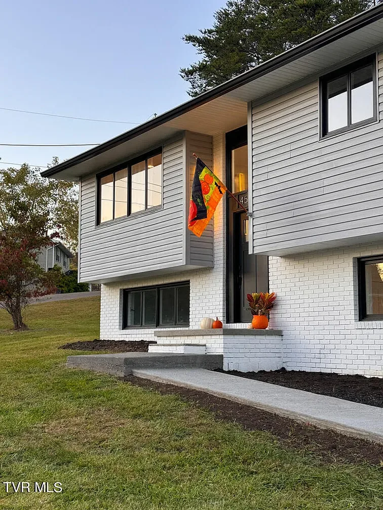 4525 Stillwood Ave after